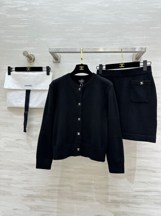C 25 Backpack buckle cashmere cardigan + skirt