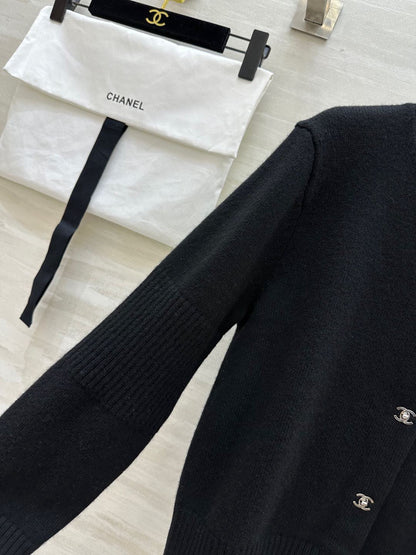 C 25 Backpack buckle cashmere cardigan + skirt