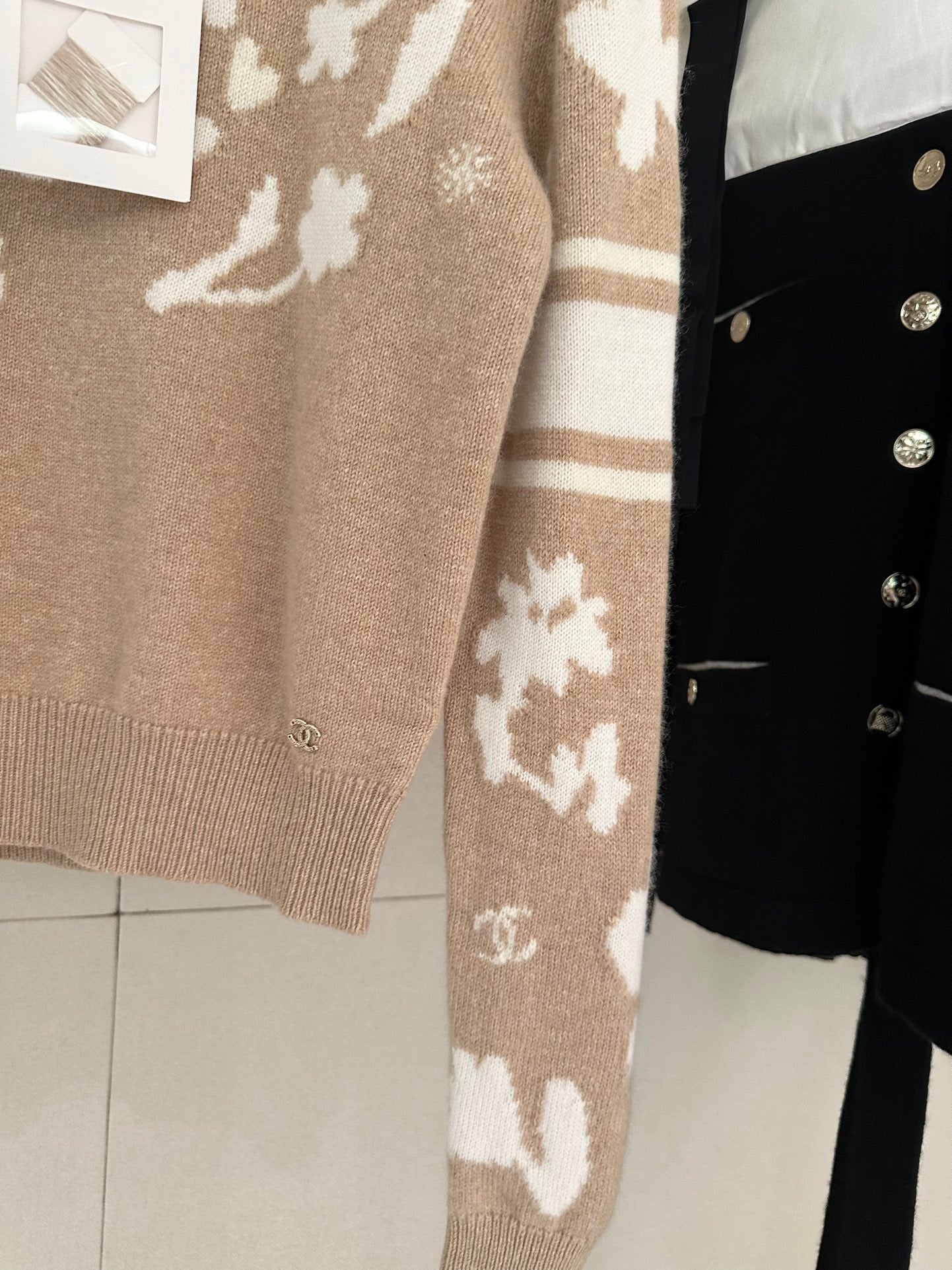 C 24 Ski 🎿 series camel cashmere sweater