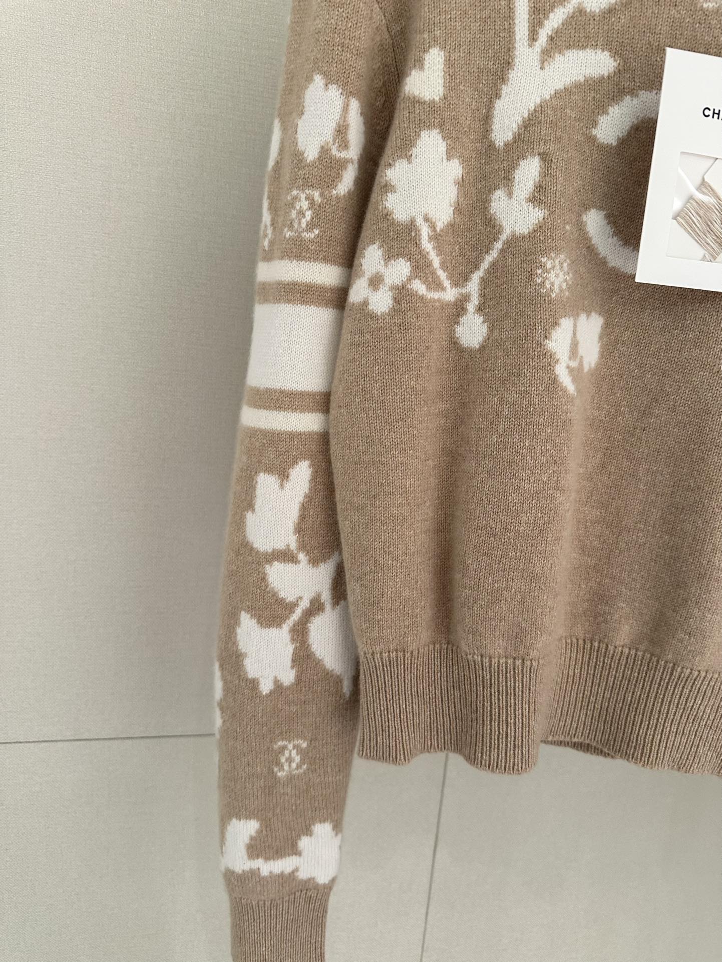 C 24 Ski 🎿 series camel cashmere sweater