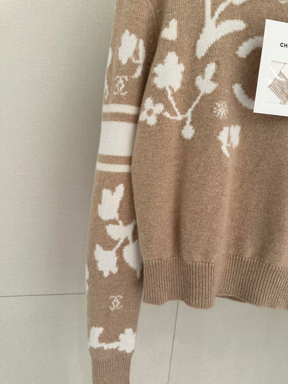 C 24 Ski 🎿 series camel cashmere sweater