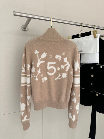 C 24 Ski 🎿 series camel cashmere sweater