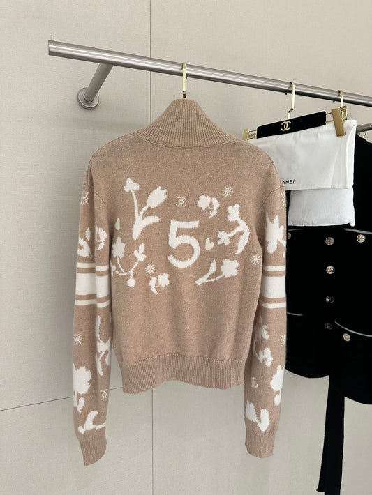 C 24 Ski 🎿 series camel cashmere sweater