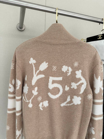 C 24 Ski 🎿 series camel cashmere sweater