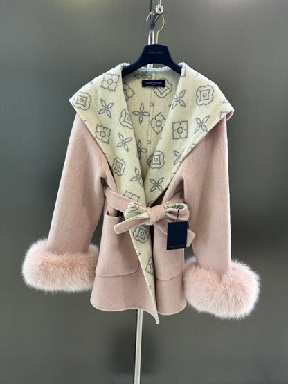 L 25fw Wool blend coat with detachable cuffs made of imported white fox fur