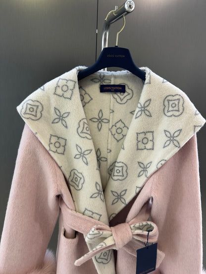 L 25fw Wool blend coat with detachable cuffs made of imported white fox fur