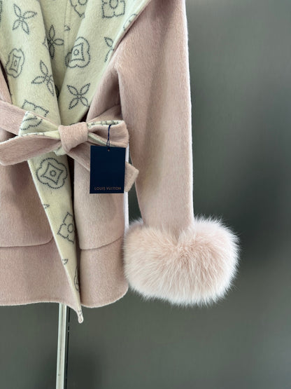 L 25fw Wool blend coat with detachable cuffs made of imported white fox fur