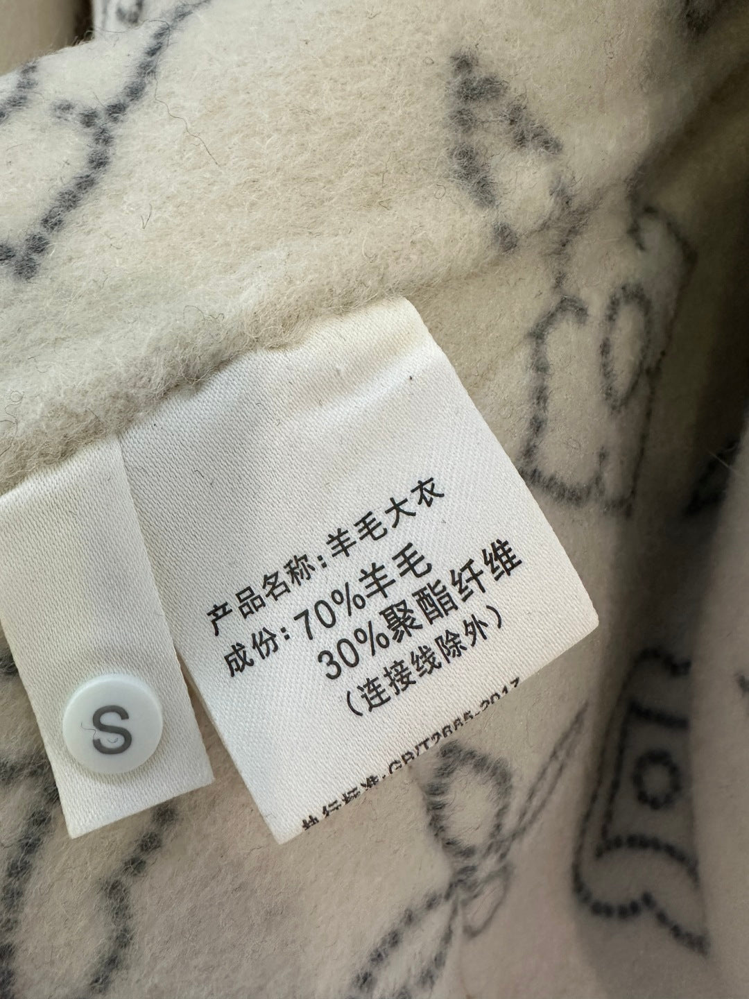 L 25fw Wool blend coat with detachable cuffs made of imported white fox fur