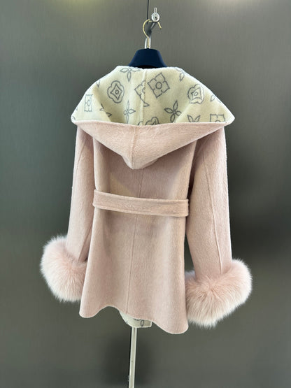 L 25fw Wool blend coat with detachable cuffs made of imported white fox fur