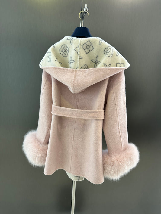 L 25fw Wool blend coat with detachable cuffs made of imported white fox fur