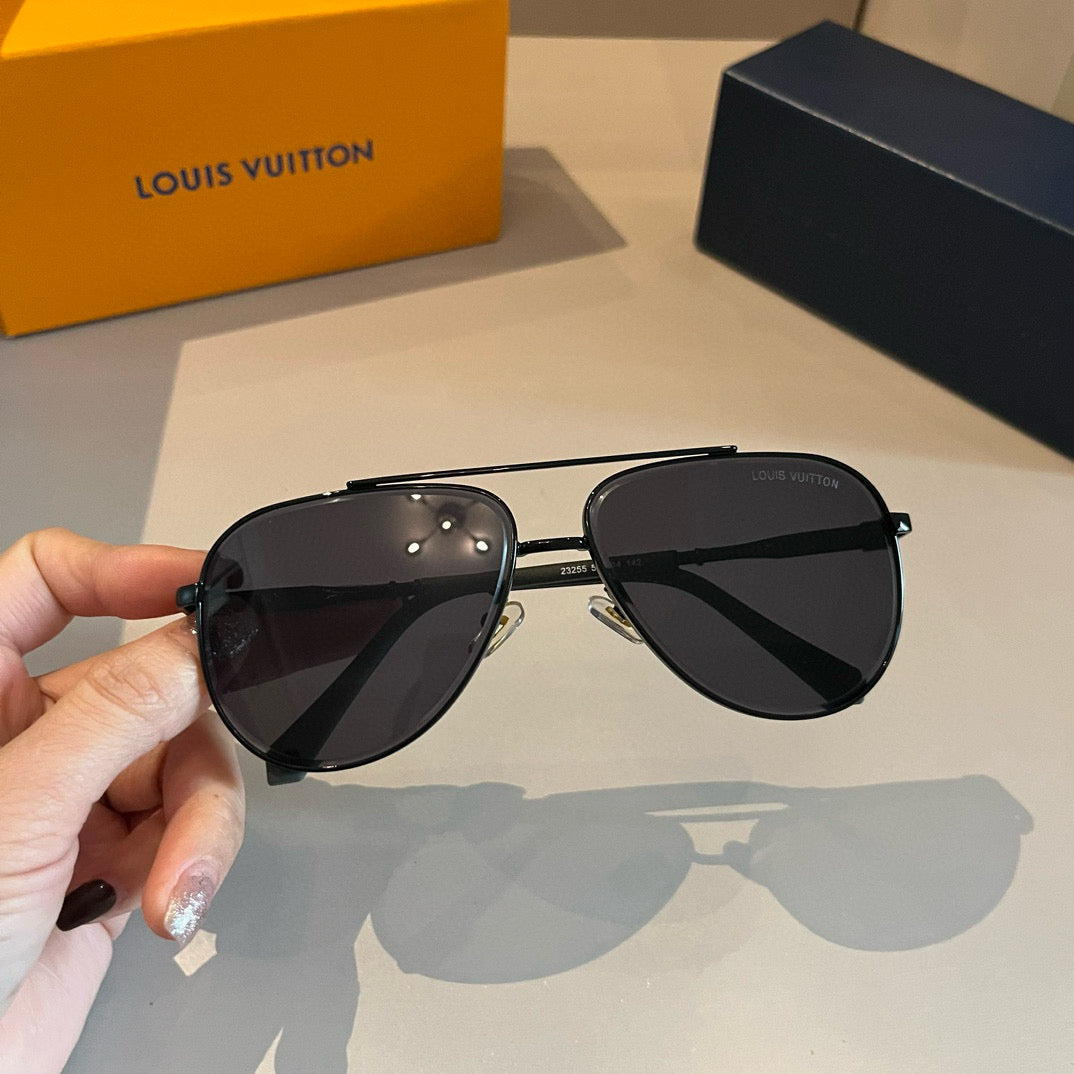 L sunglasses