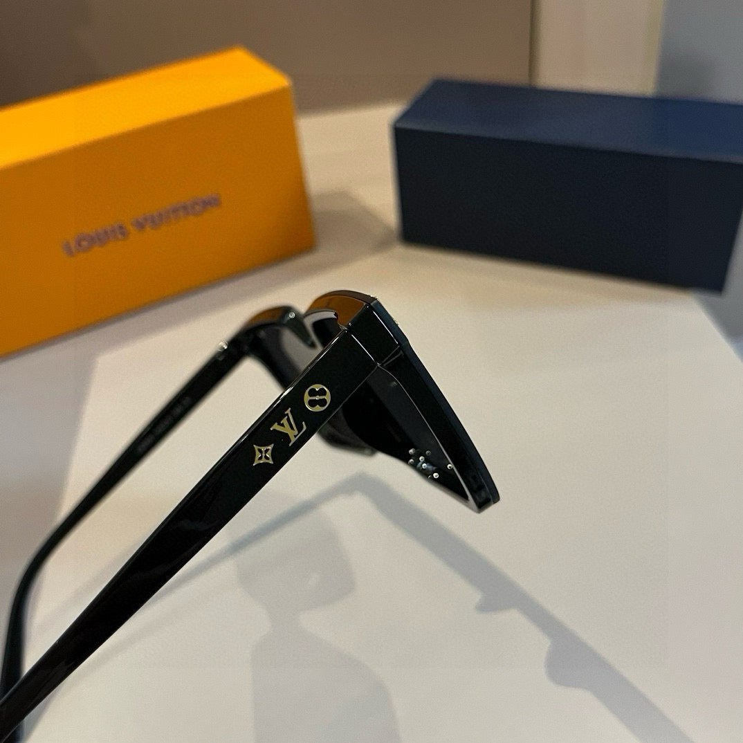 L sunglasses