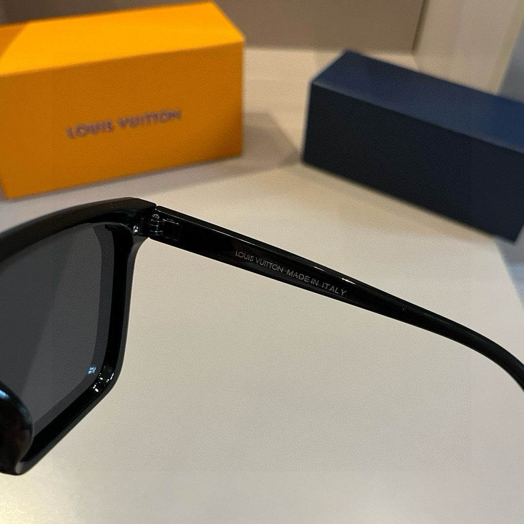 L sunglasses