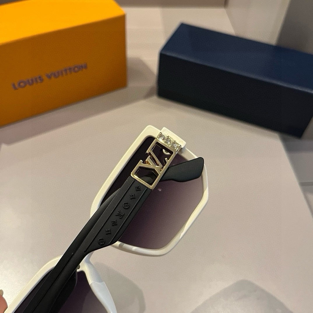 L sunglasses