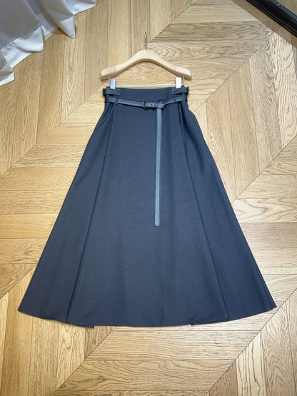 D 25 Mid-length with belt skirt
