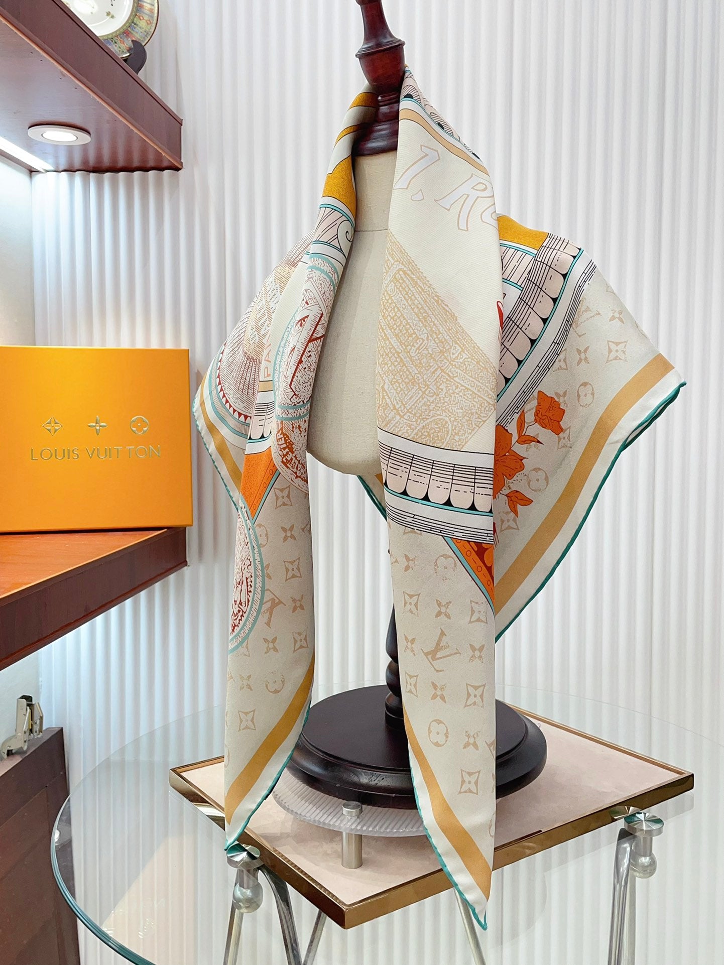 L 25 Silk Vintage Style Scarf