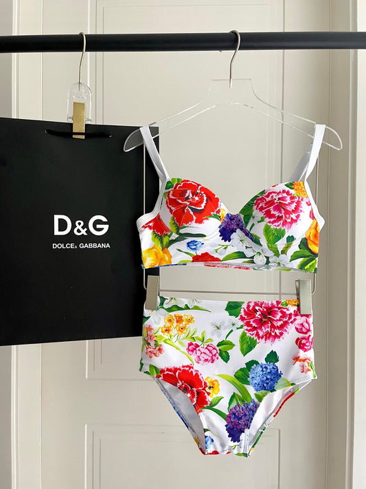 Do 25 Bright Floral Patterned Separate Swimsuit