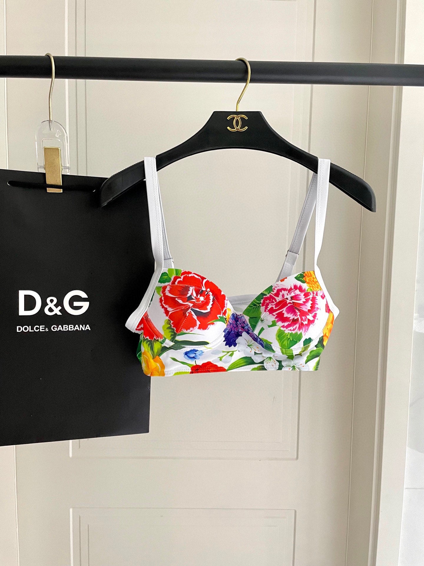 Do 25 Bright Floral Patterned Separate Swimsuit