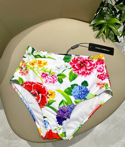 Do 25 Bright Floral Patterned Separate Swimsuit