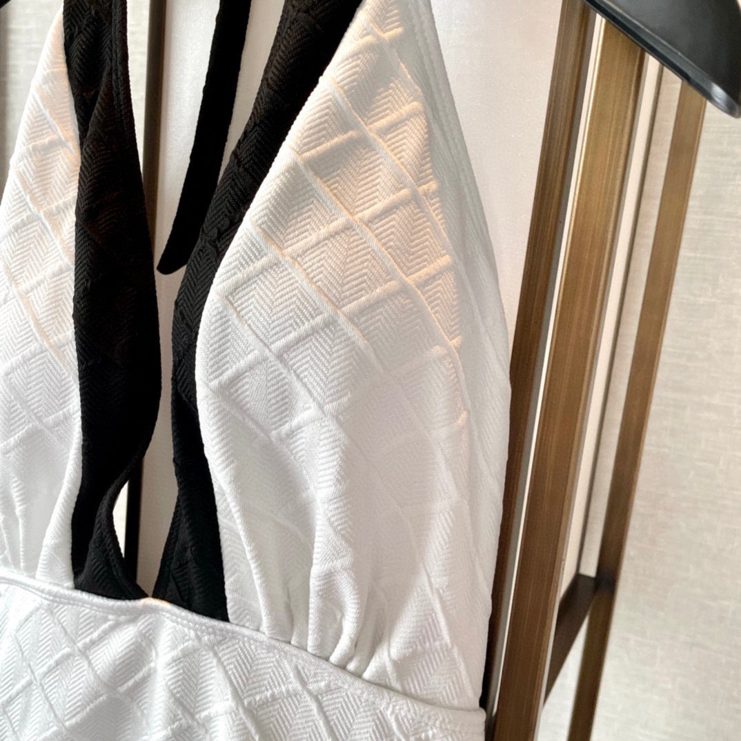 C 25 New Black and White One-piece Swimsuit