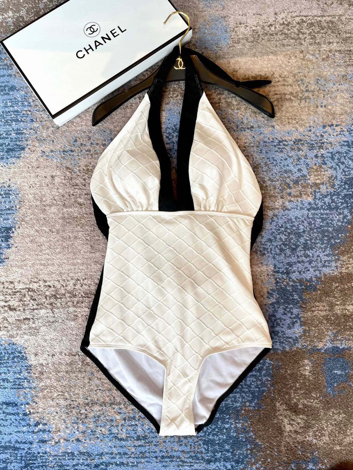C 25 New Black and White One-piece Swimsuit