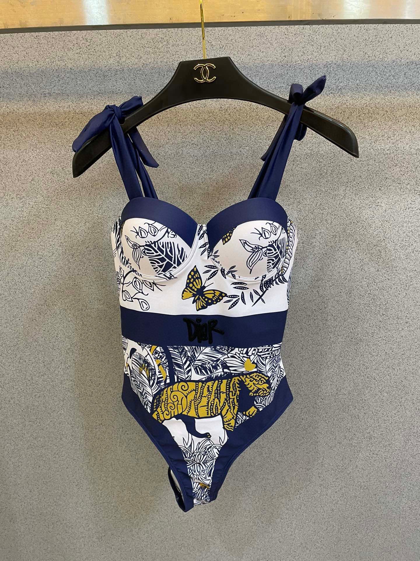 D 25 Animal Jungle Print Swimsuit ➕ Saree Set