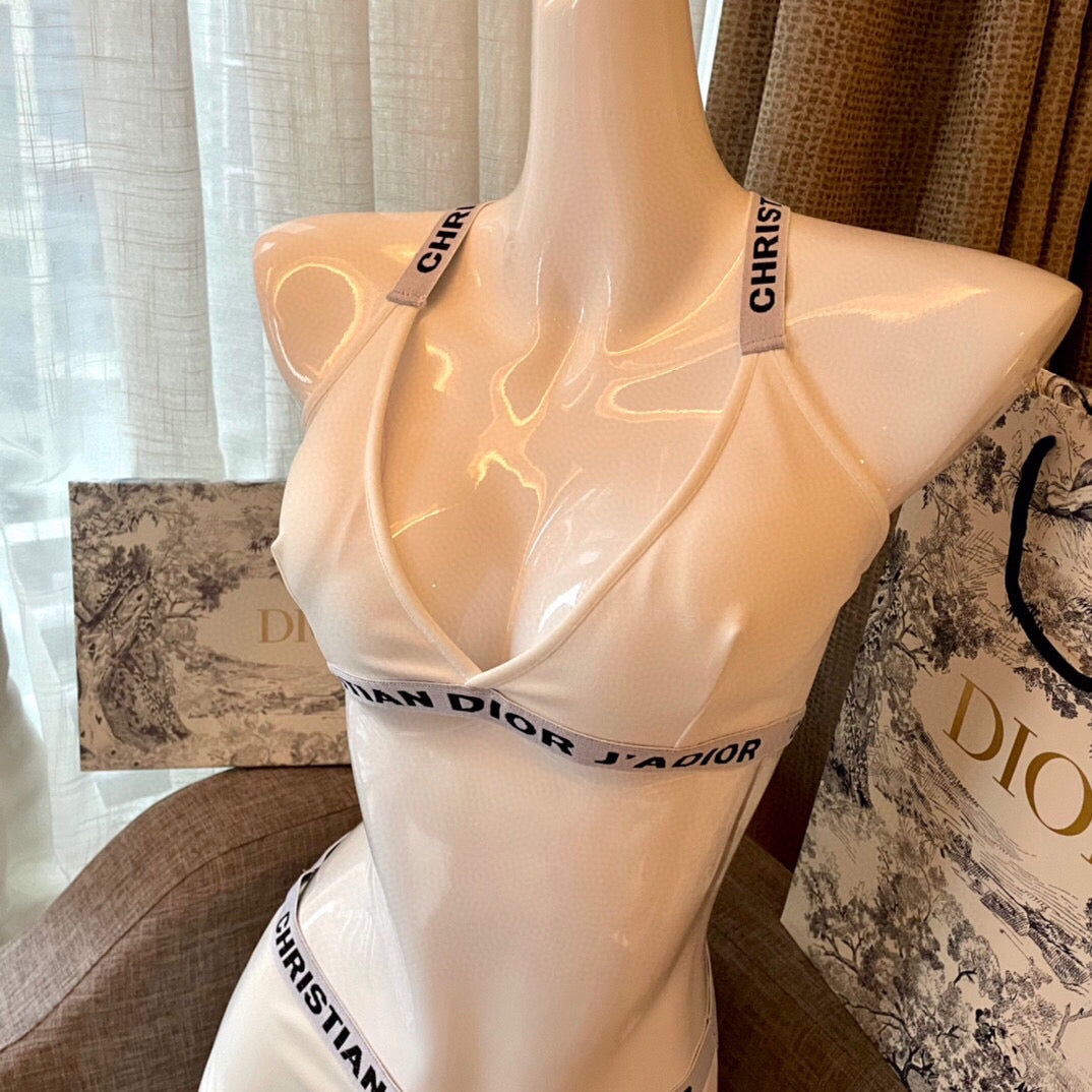 D 25 Sports Style Separate Swimsuit