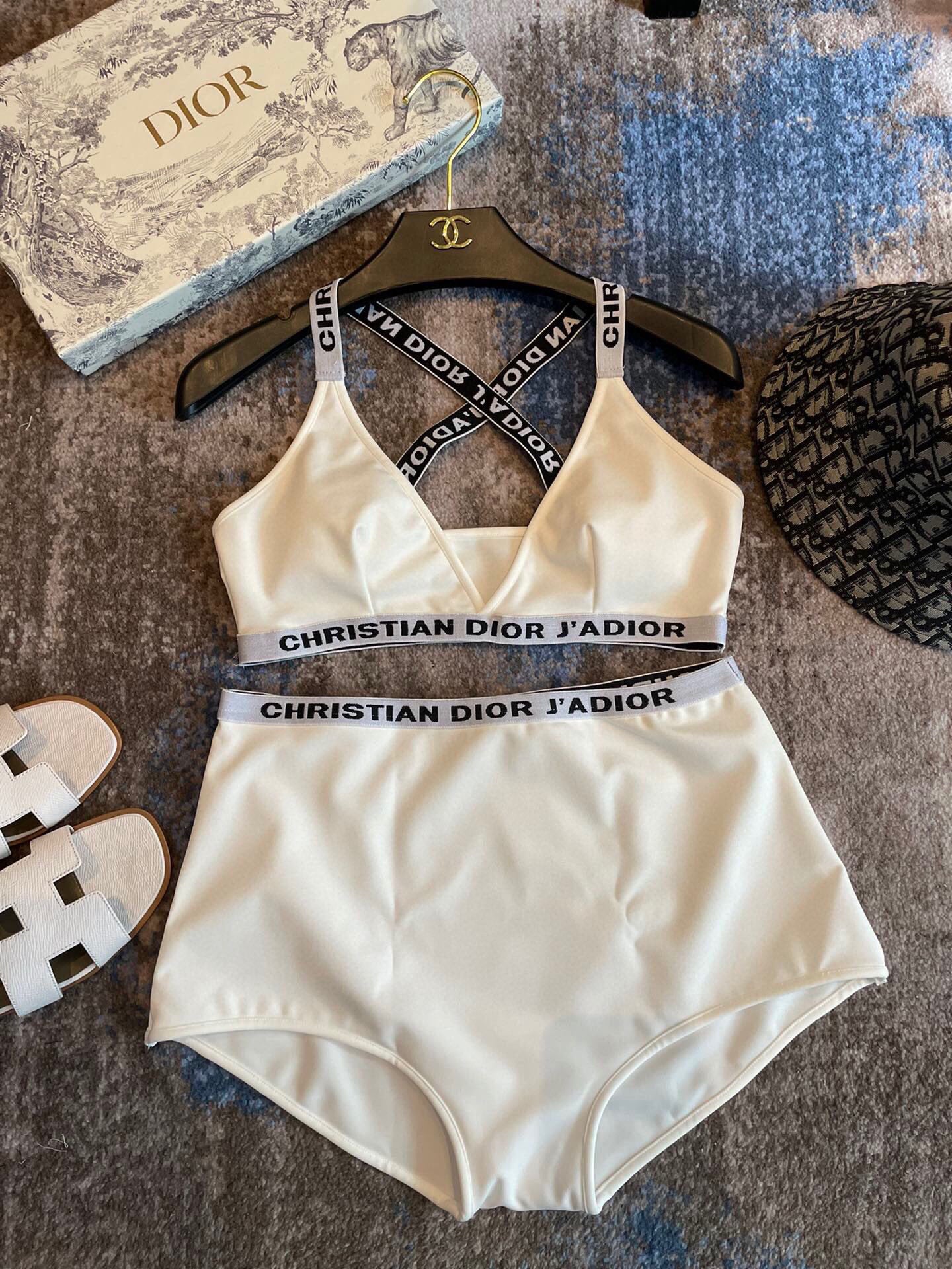 D 25 Sports Style Separate Swimsuit