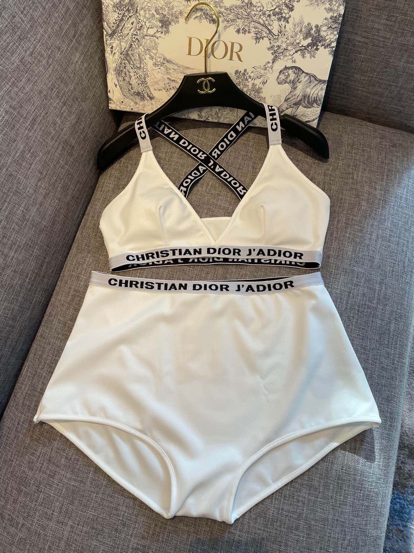 D 25 Sports Style Separate Swimsuit