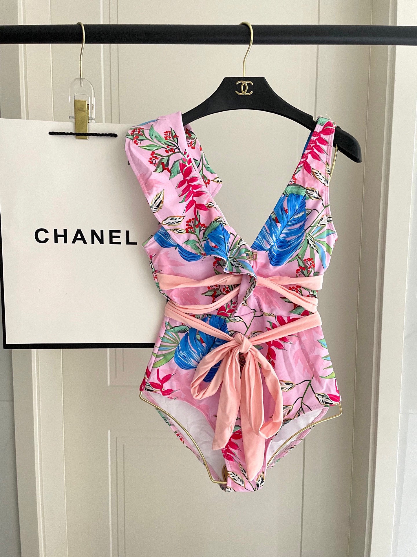 V 25 New Pink One-piece Swimsuit