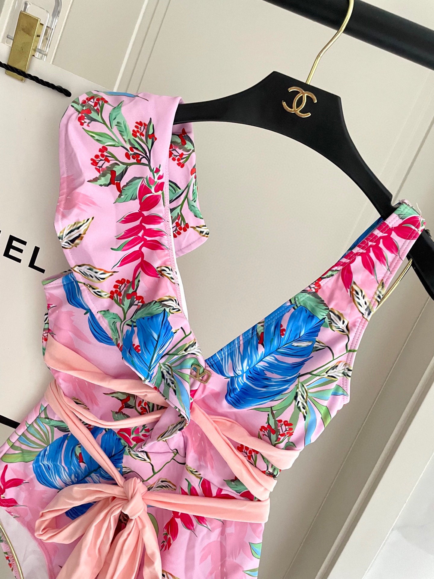 V 25 New Pink One-piece Swimsuit