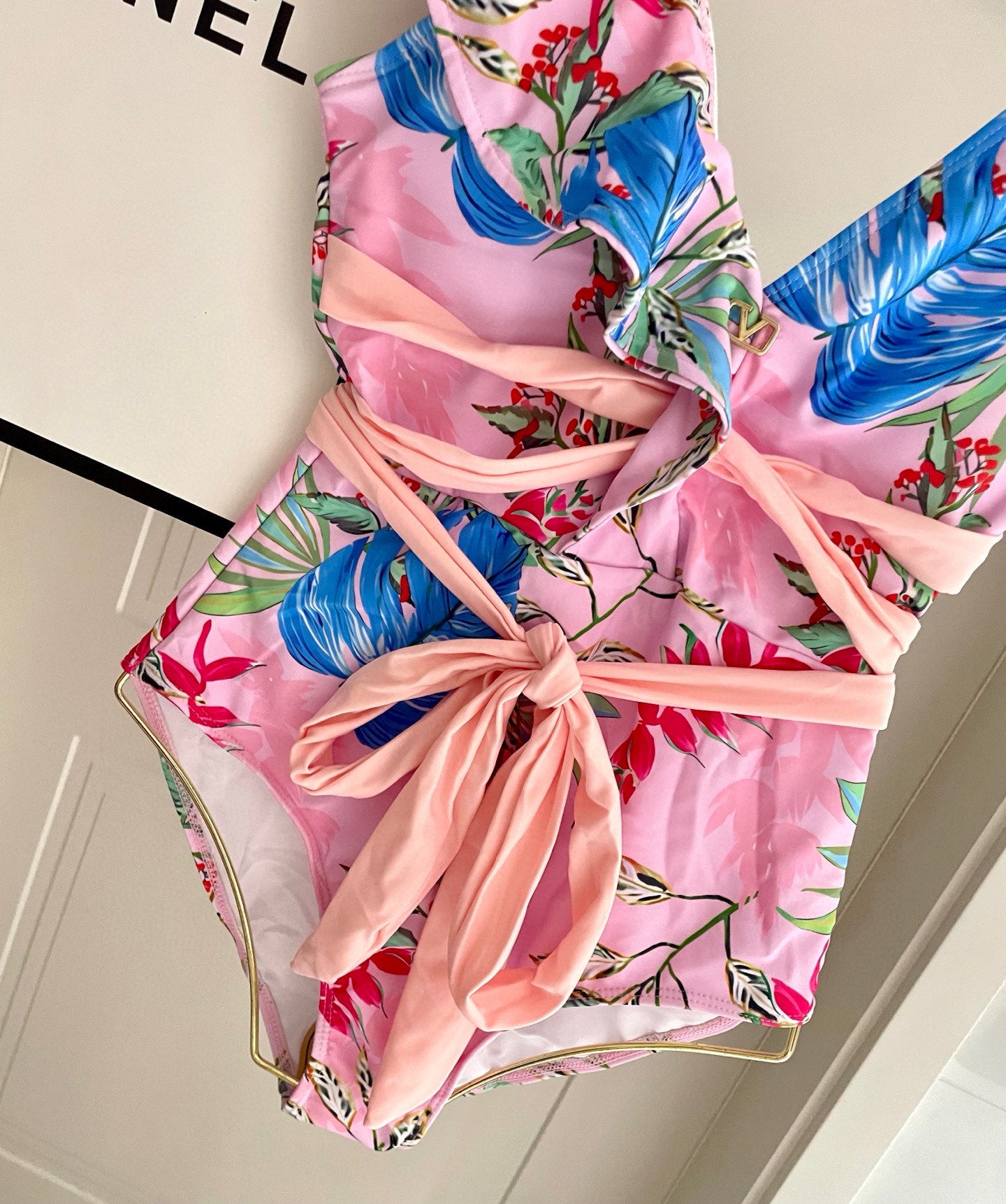 V 25 New Pink One-piece Swimsuit