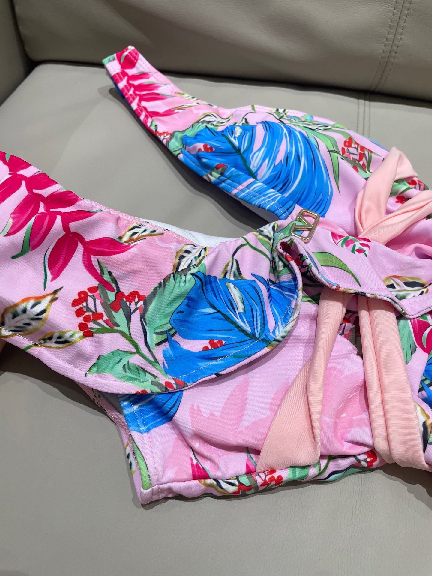 V 25 New Pink One-piece Swimsuit