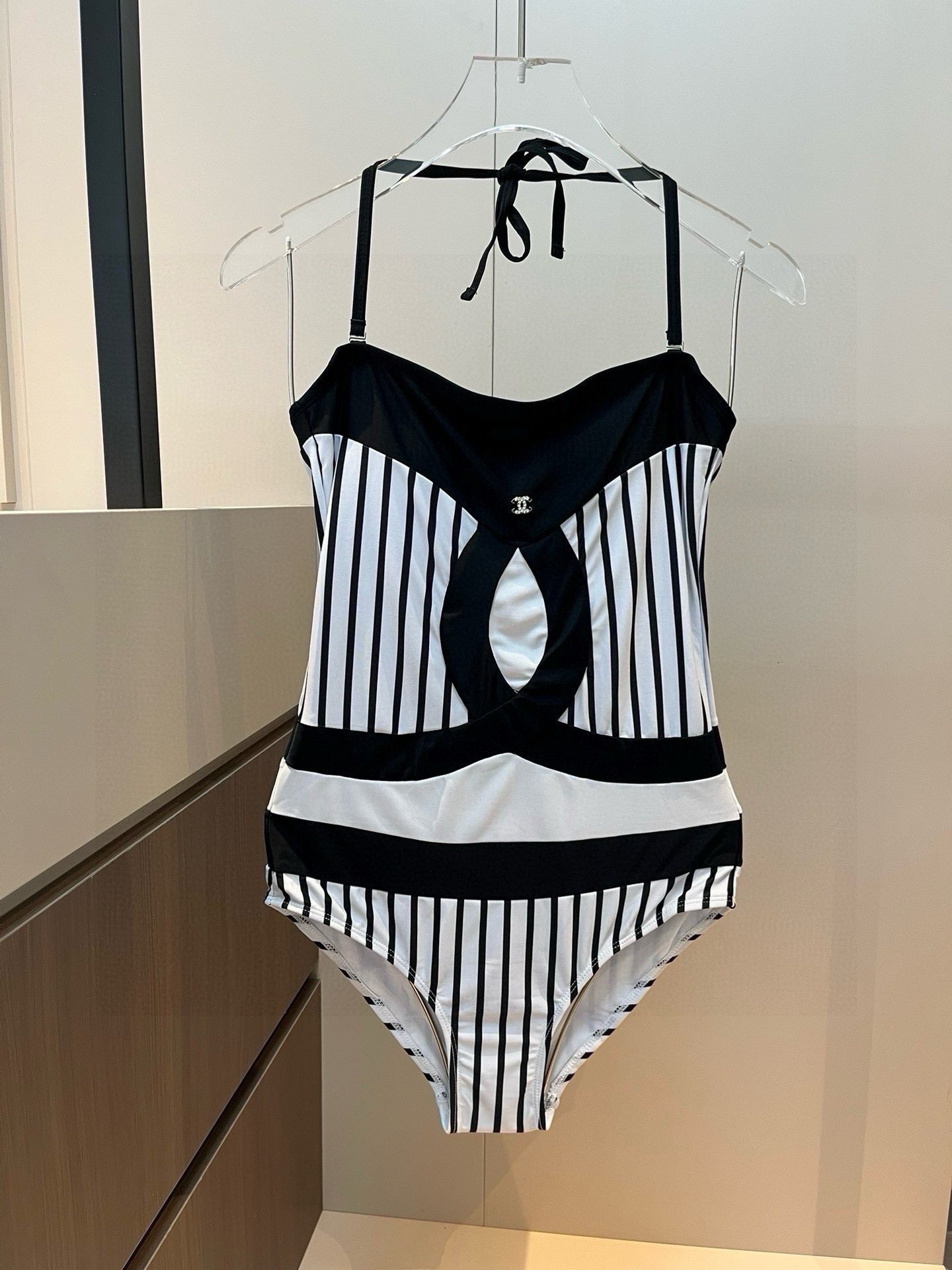 C 25 New black and white striped swimsuit bikini