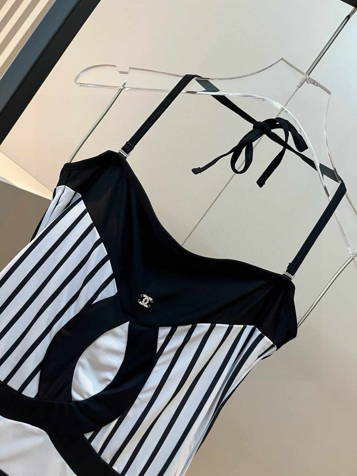 C 25 New black and white striped swimsuit bikini