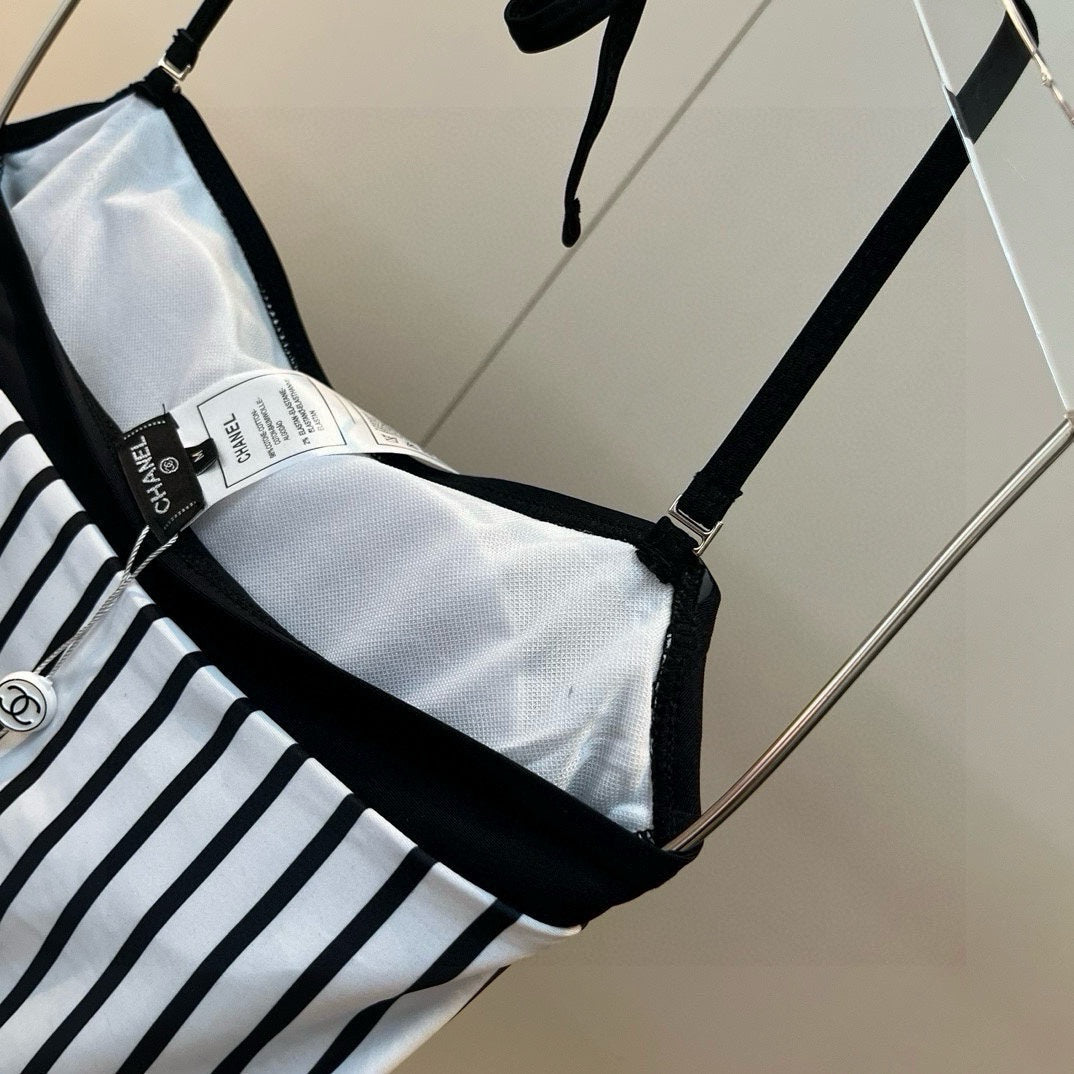 C 25 New black and white striped swimsuit bikini