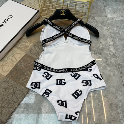 Do 25 New Black and White Alphabet Print One Piece Swimsuit