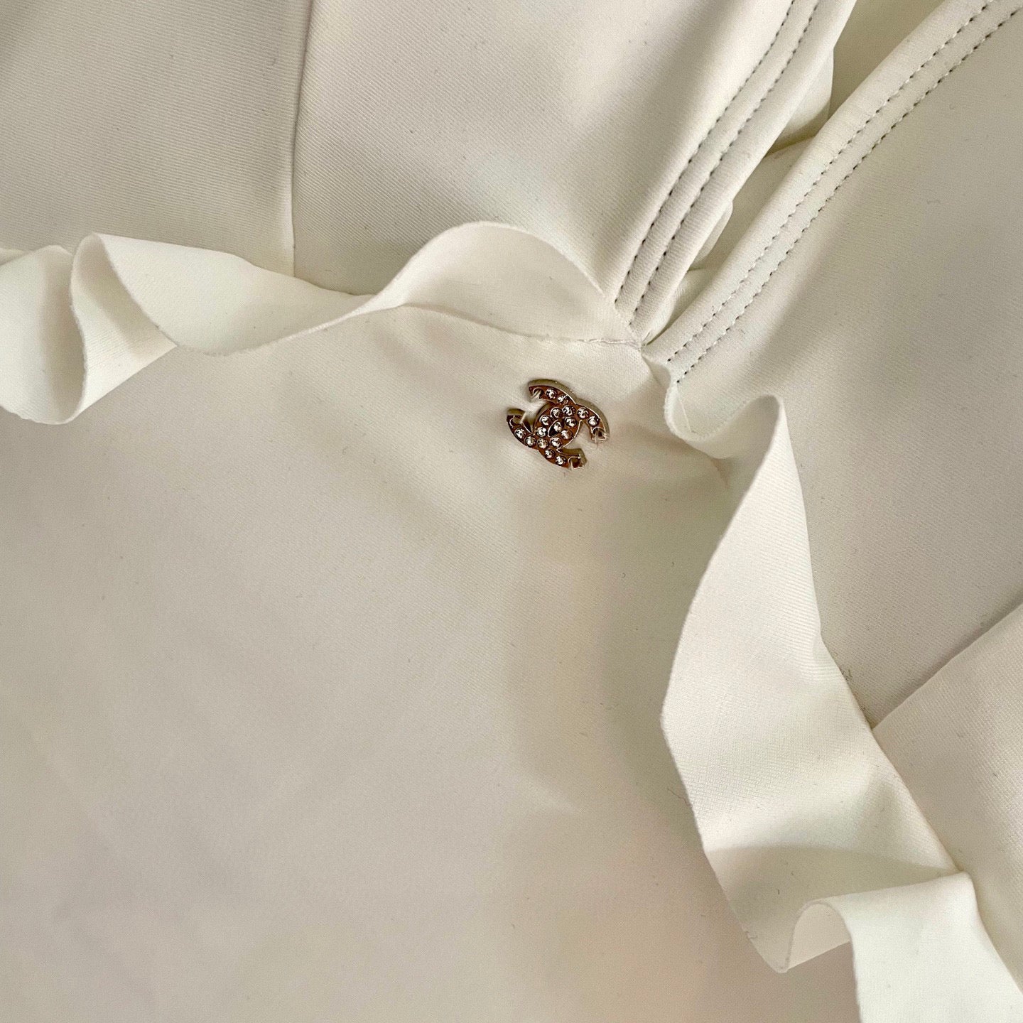 C 25 New Pure White One-piece Swimsuit
