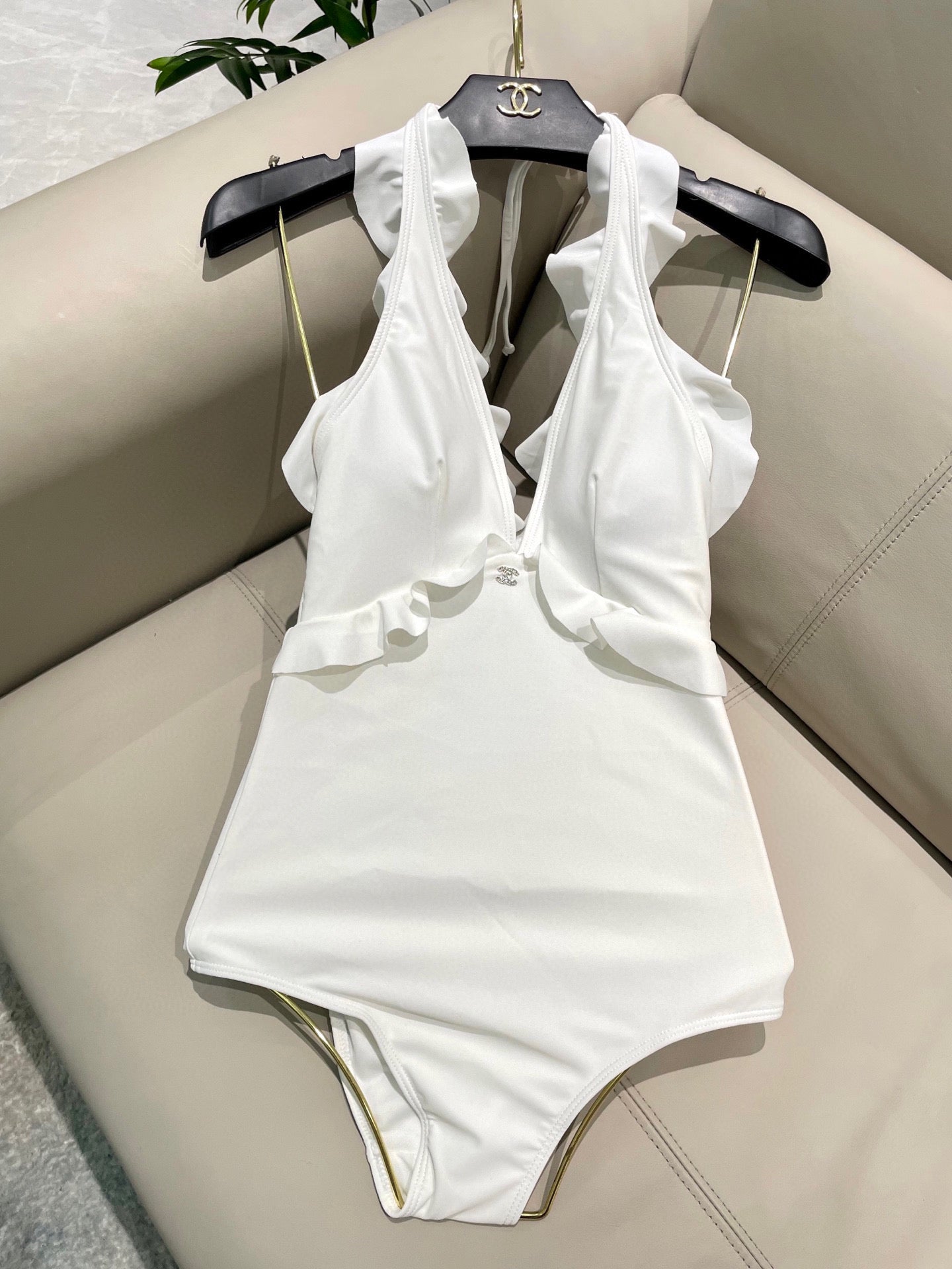 C 25 New Pure White One-piece Swimsuit