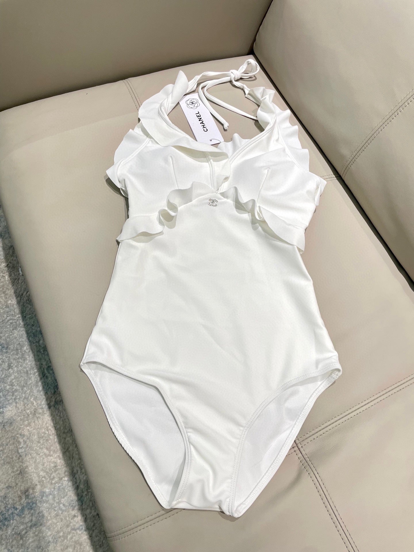 C 25 New Pure White One-piece Swimsuit