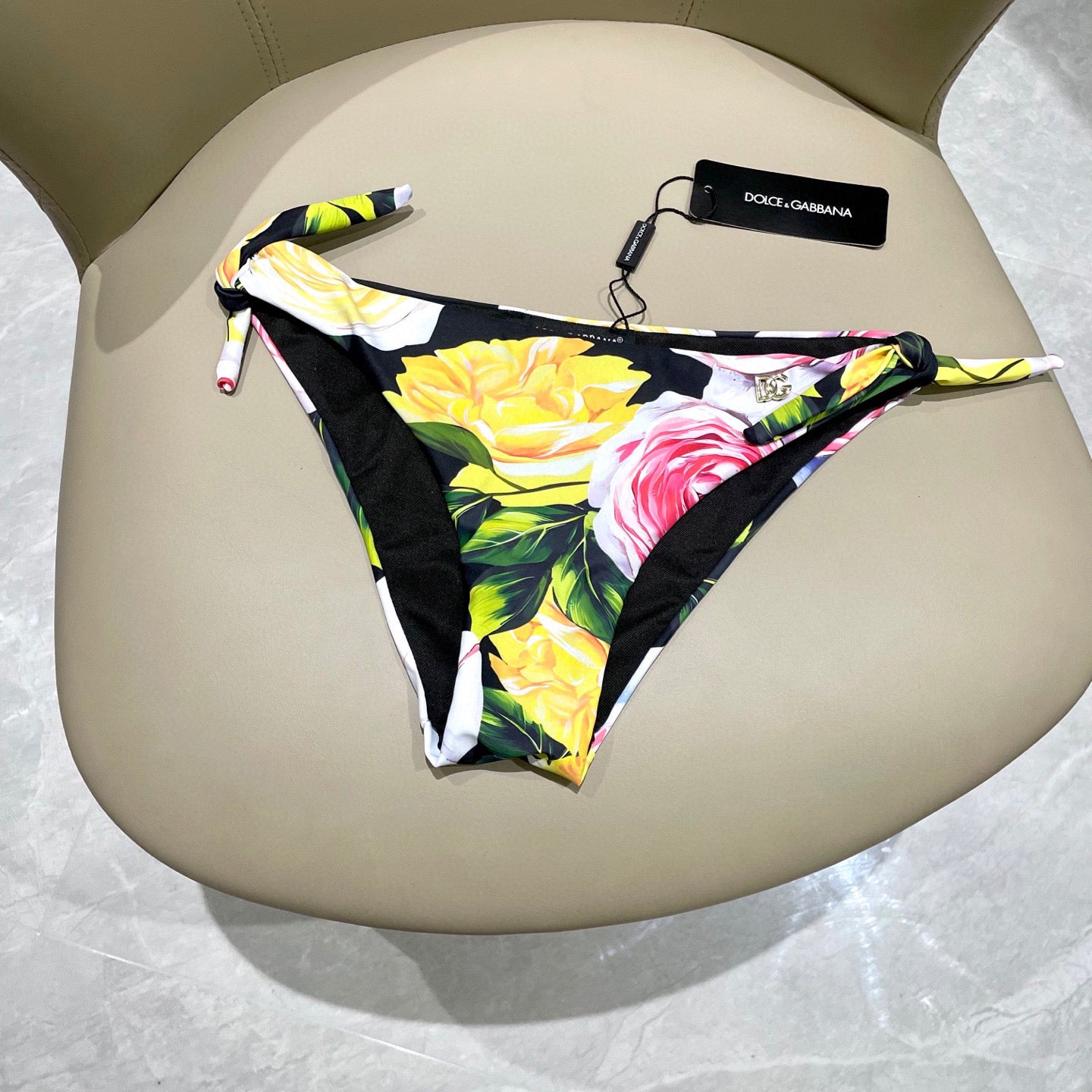 Do 25 New Floral Separate Swimsuit