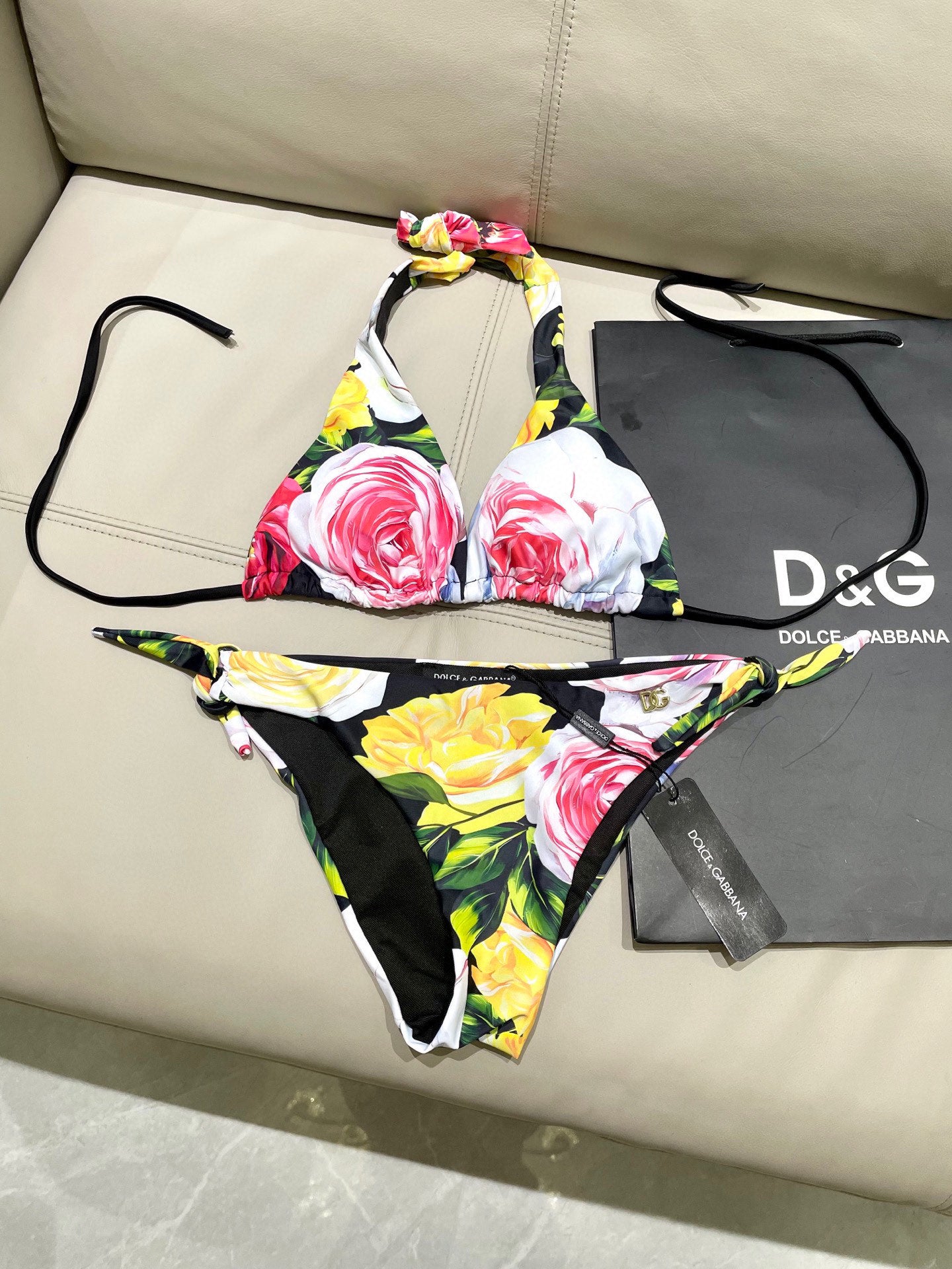 Do 25 New Floral Separate Swimsuit