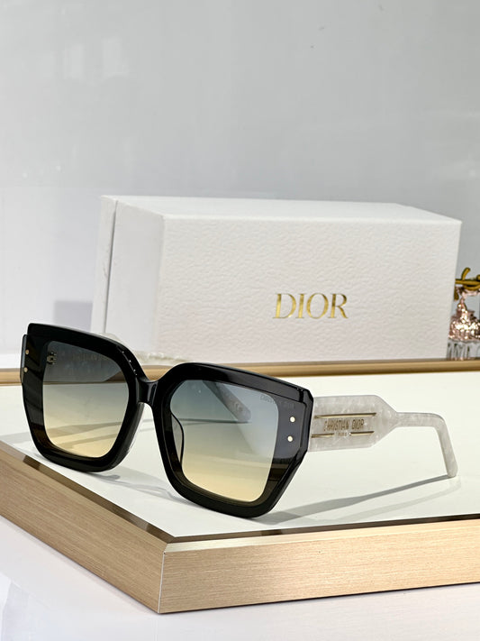 D 25  Sunglasses
