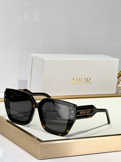 D 25  Sunglasses