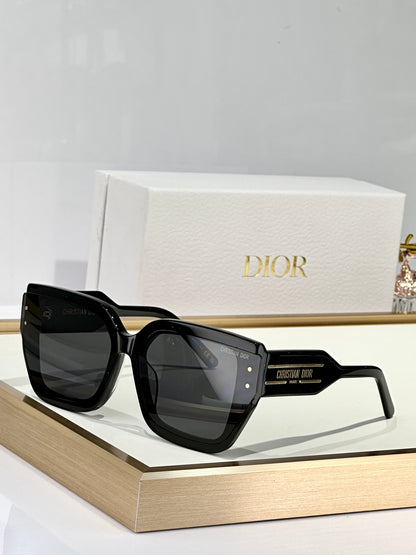 D 25  Sunglasses