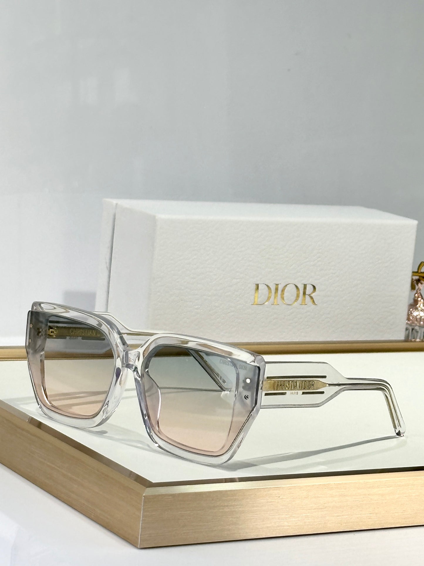 D 25  Sunglasses