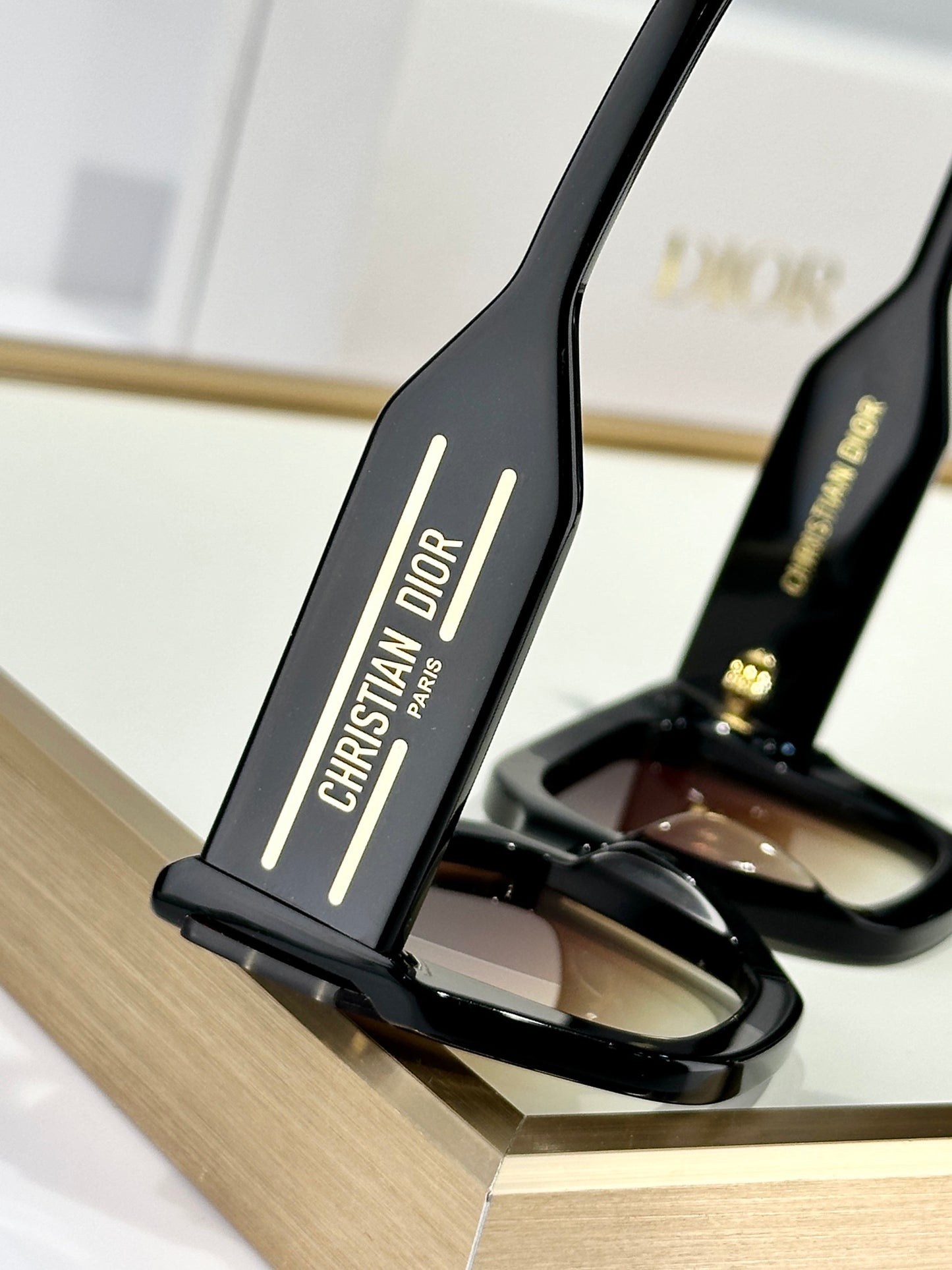 D 25  Sunglasses