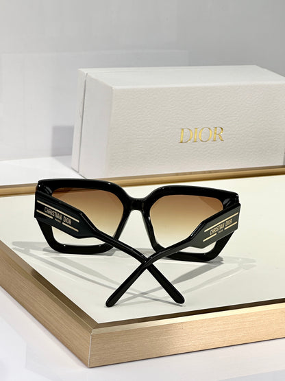 D 25  Sunglasses