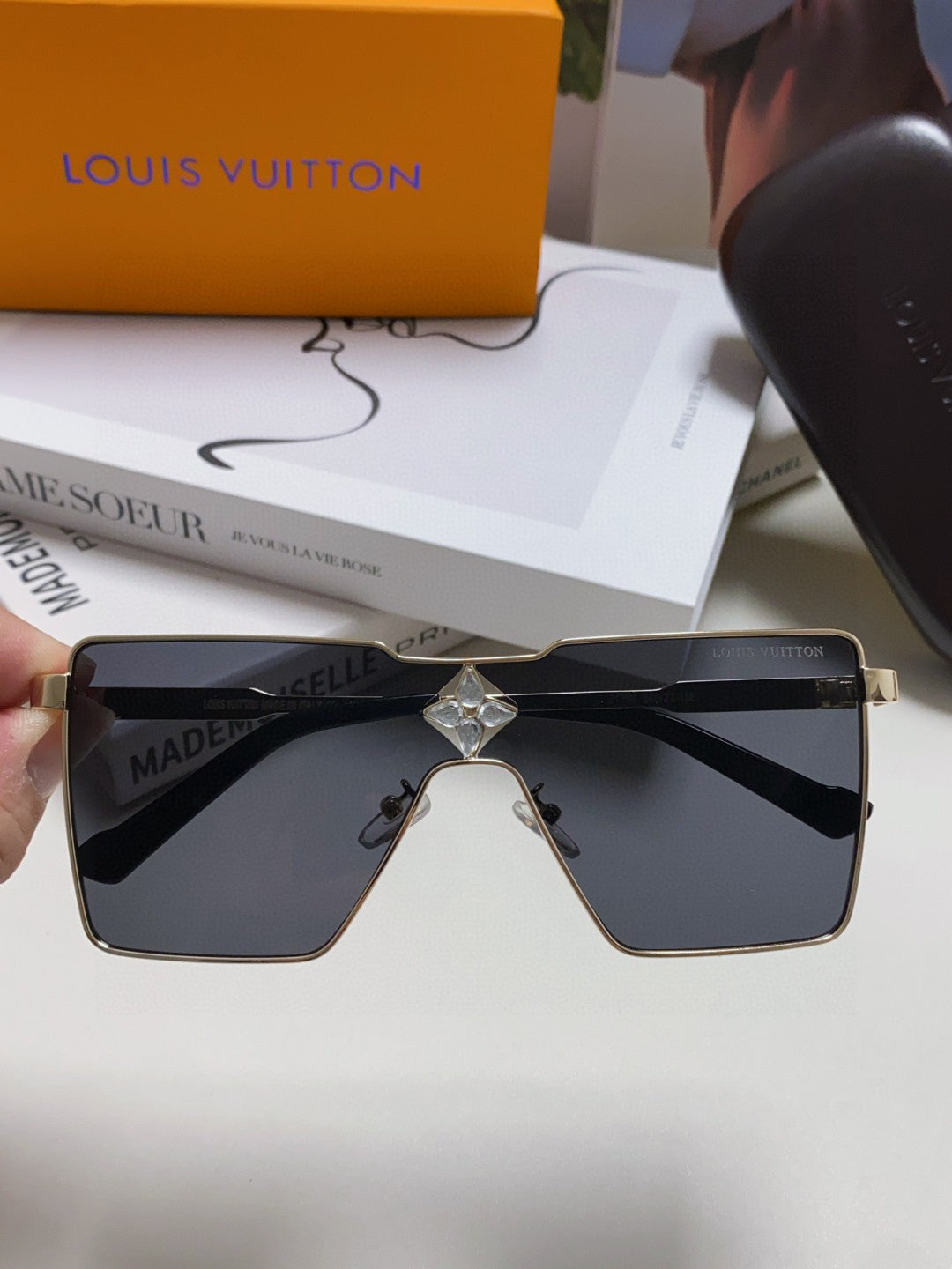 L 25  Sunglasses(three colors)