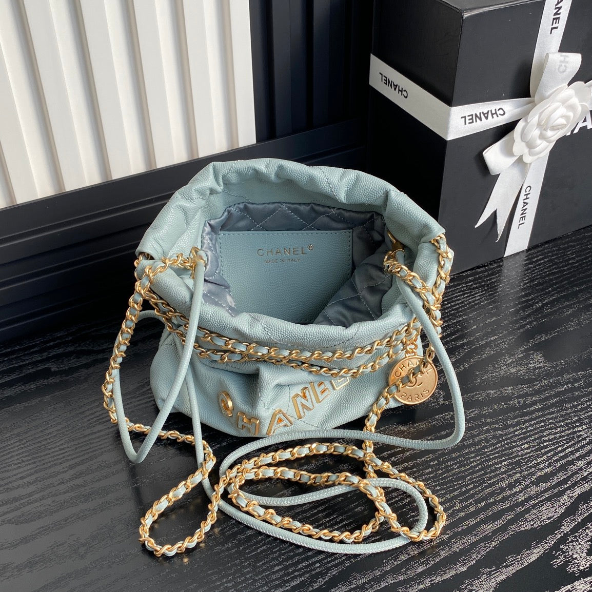 C 24 Pellets Bucket Bag